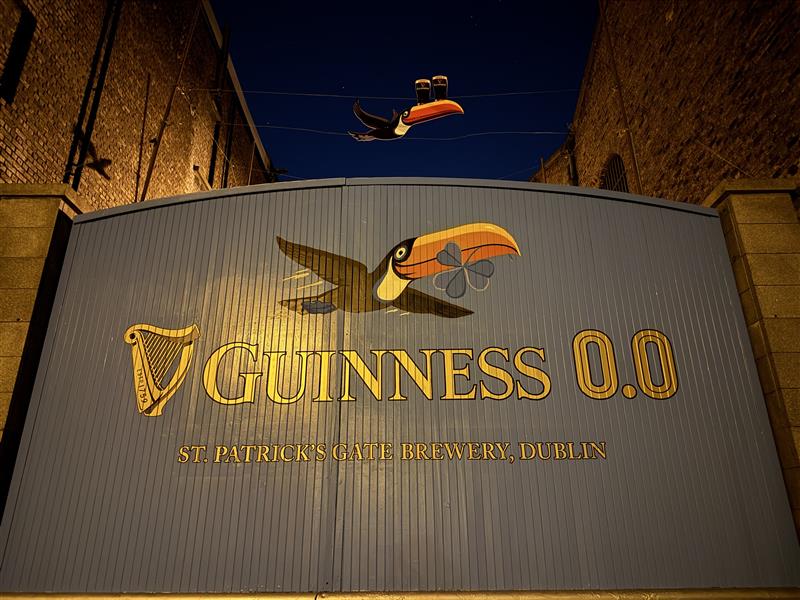 ASIS_Poland's tweet photo. #ASISEurope 2025-urok Dublina dodał wydarzeniu niepowtarzalnego charakteru, a irlandzkie akcenty, takie jak koniczyna 🍀czy #Guinness🍻 stworzyły atmosferę sprzyjającą budowaniu wartościowych relacji zawodowych w mniej formalnym gronie #networking https://t.co/O0tFt50ney