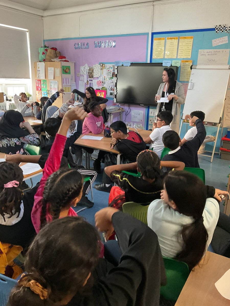 MayflowerSch's tweet image. For #WorldofWorkWeek #WOWW, Helen (an Adult Educator/Teacher) came to #Year5 about apprenticeships. #Hockney enjoyed participating in her quiz and learning b about ways they could learn by doing, while getting paid!