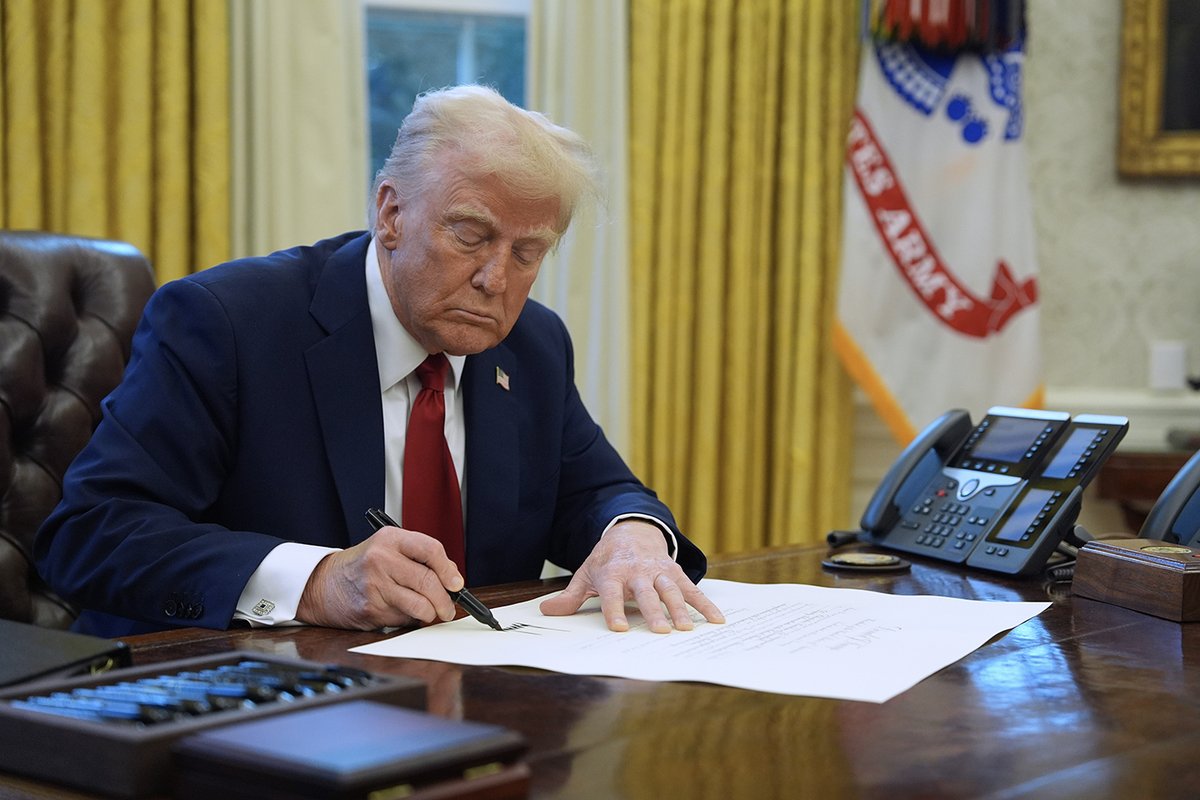 [BREAKING NEWS] US President Donald Trump revokes international climate finance plan, including money for SA's Just Energy Transition Plan.

#Newzroom405