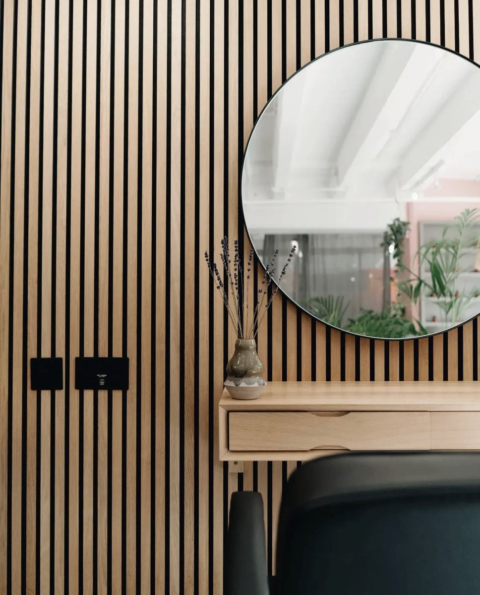 BIG news! 👀

naedlae are set to launch their new natural haircare line on the 31st March 🎉

Join the waitlist for the product launch now - waitlist members get 25% off when the haircare line is launched!

Sign up here 👉naedlae.shop