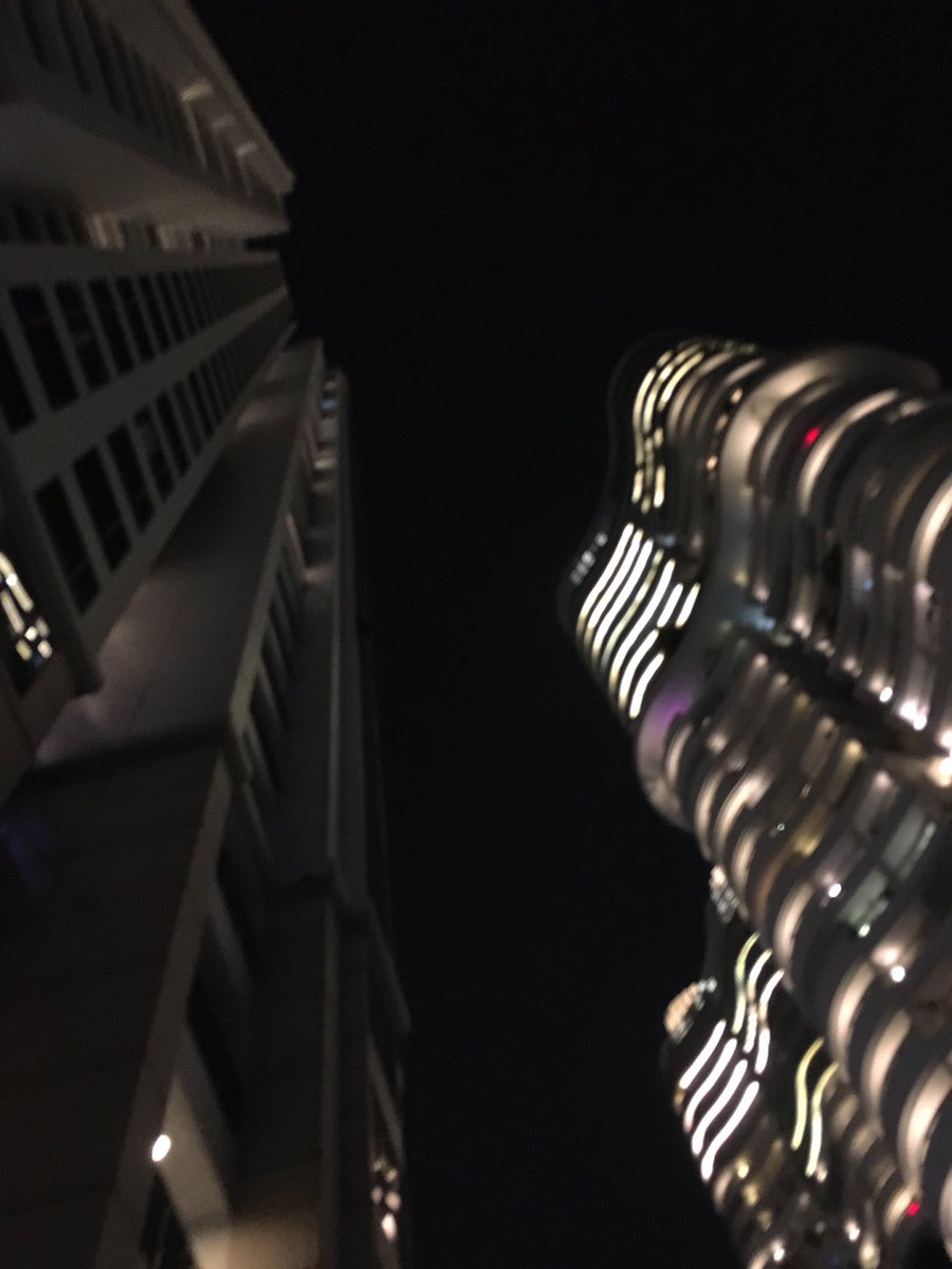 Menembus cakrawala di pusat