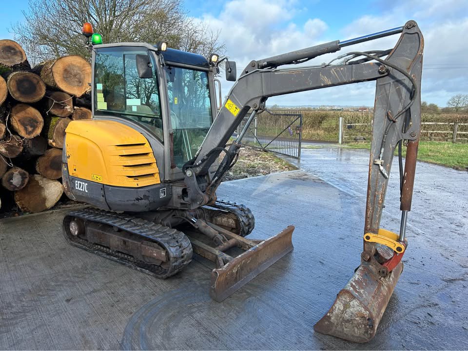 PlantNTractor's tweet photo. 🚜 NEW STOCK ALERT! 🚜

Fresh listings just added! 🚀 Browse excavators, tractors, telehandlers &amp; more from trusted dealers across the UK.

🔗 View now: https://t.co/UYLSwt6uyV

📩 Selling? List today &amp; reach thousands of buyers!

#UsedMachinery #PlantTrader #TractorsForSale https://t.co/uqpxEfMpNf