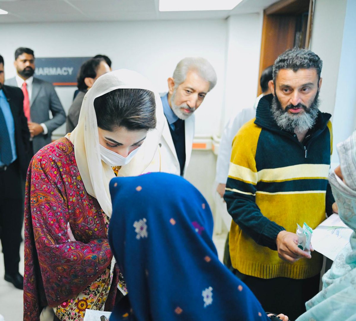 عوام کی خدمت کرو یا گھر جاؤ 
آج مریم نواز شریف صاحبہ کے اچانک میو ہسپتال دورے نے واضح پیغام دے دیا