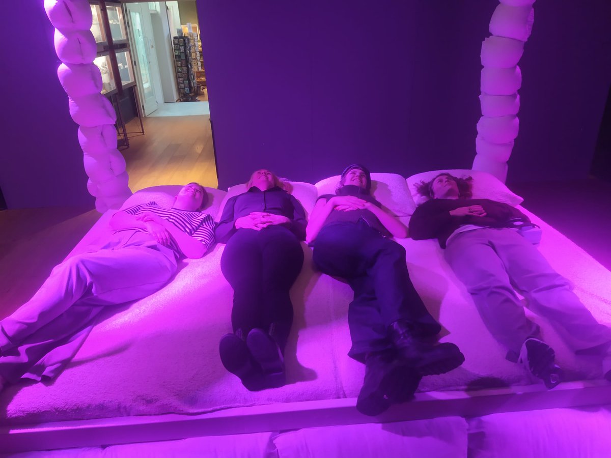 Vandaag mochten we het Cultuurfonds en Cultuurfonds Fryslân ontvangen. Zij hebben een bijdrage geleverd aan onze interactieve tafel en expositie 'Wakker worden!'. We bedanken beide fondsen voor de subsidies die we mochten ontvangen.