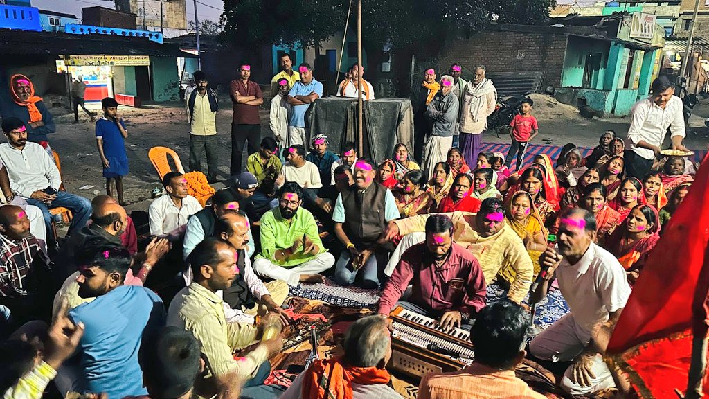 SunilSingh_BJP's tweet photo. चतरा जिला अंतर्गत प्रखंड टंडवा के सेरेनदाग में भाजपा कार्यकर्त्ताओं एवं ग्रामीणों के विशेष आग्रह पर #होली_मिलन_समारोह में शामिल होकर मन अत्यंत प्रफुल्लित हुआ।
#Holi2025 
#Chatra #Jharkhand https://t.co/3vMYtzgrhJ