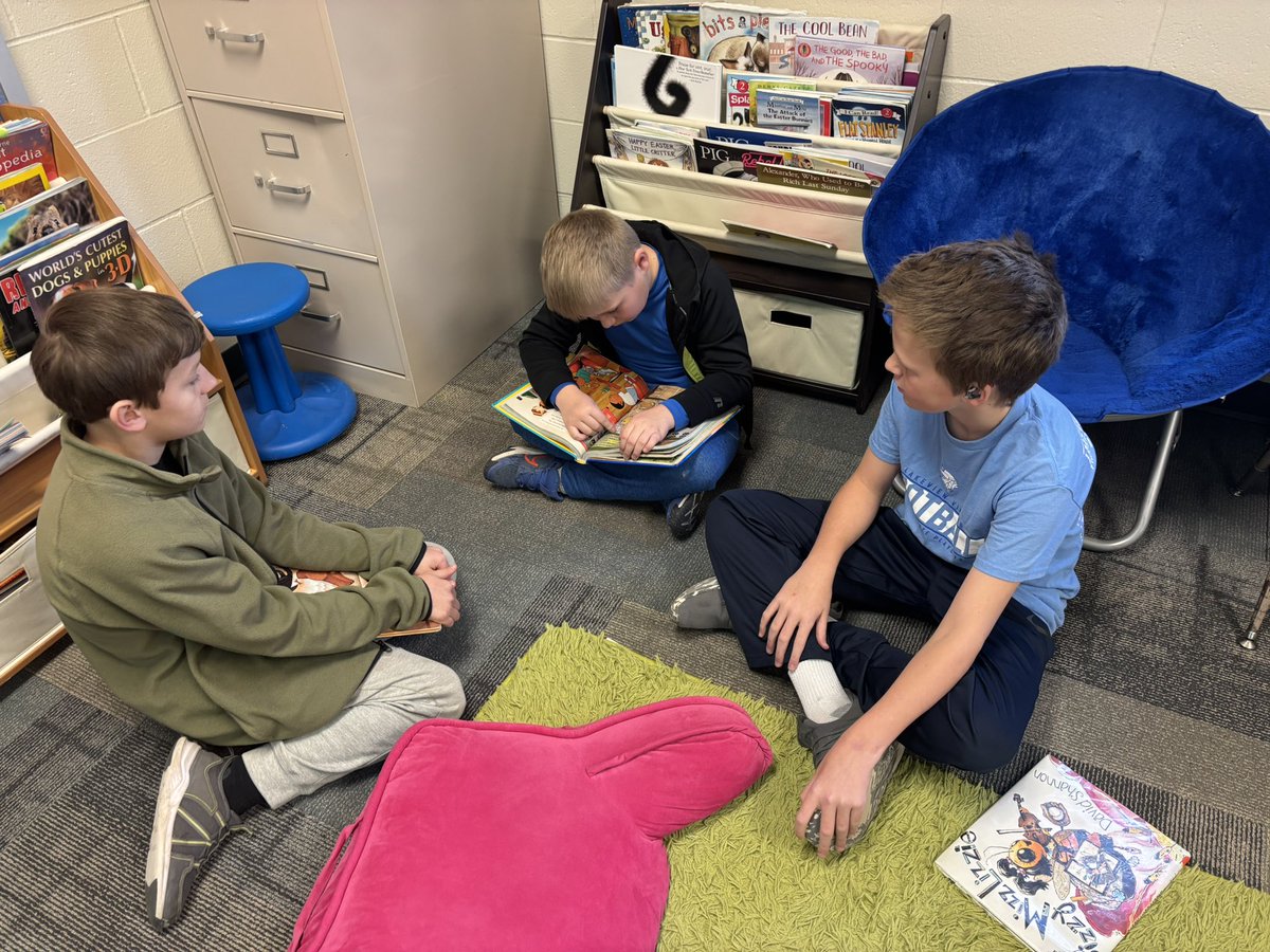 Jennifer1266's tweet photo. 6th grade buddy reading for #ReadAcrossAmerica @ShellCreekVikes @CoachAhlers13 https://t.co/PvJiChnYF6