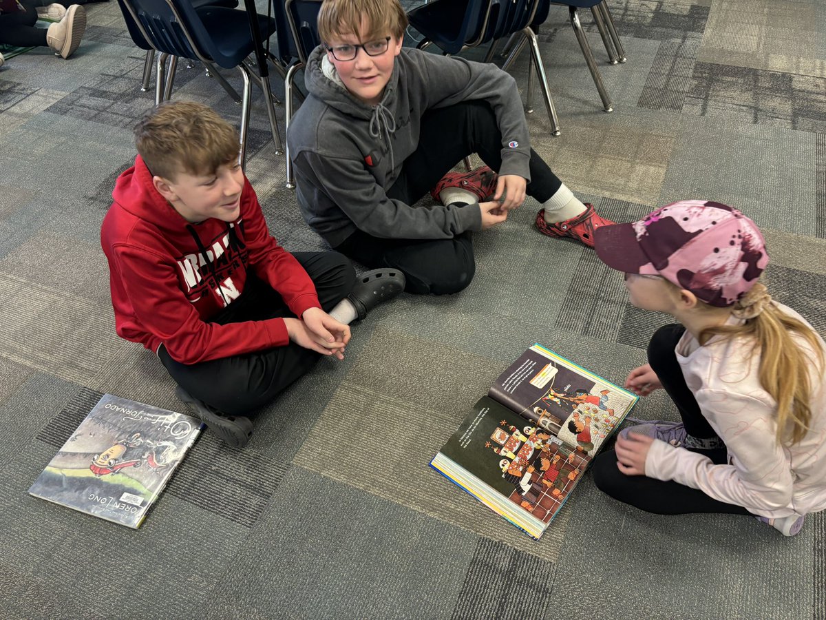 6th grade buddy reading for #ReadAcrossAmerica <a href="/ShellCreekVikes/">LCS Shell Creek Elementary</a> <a href="/CoachAhlers13/">CoachAhlers</a>