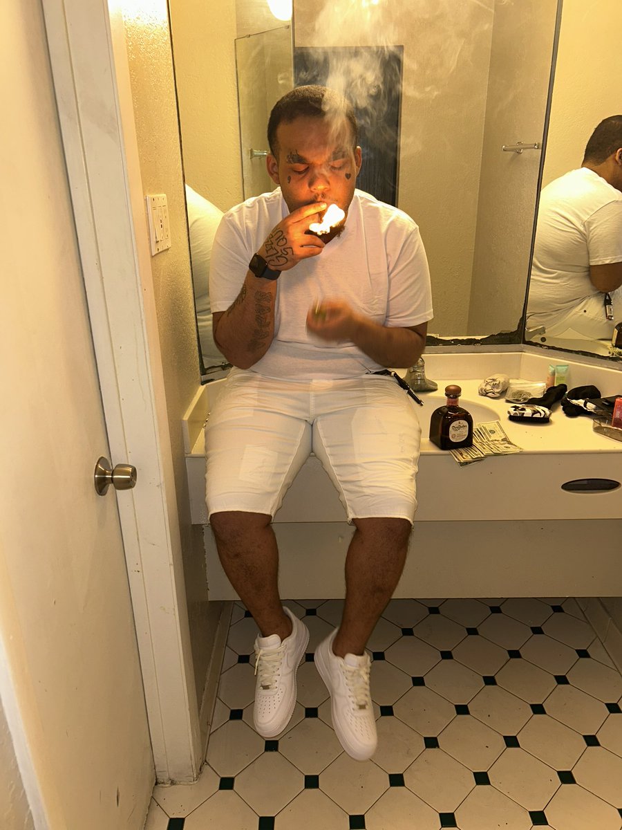 big9_'s tweet photo. i know jacksonville hate to see im still living #riplil9 #freemurda #freeslugga #freeionrap https://t.co/eqMqsZsTVd