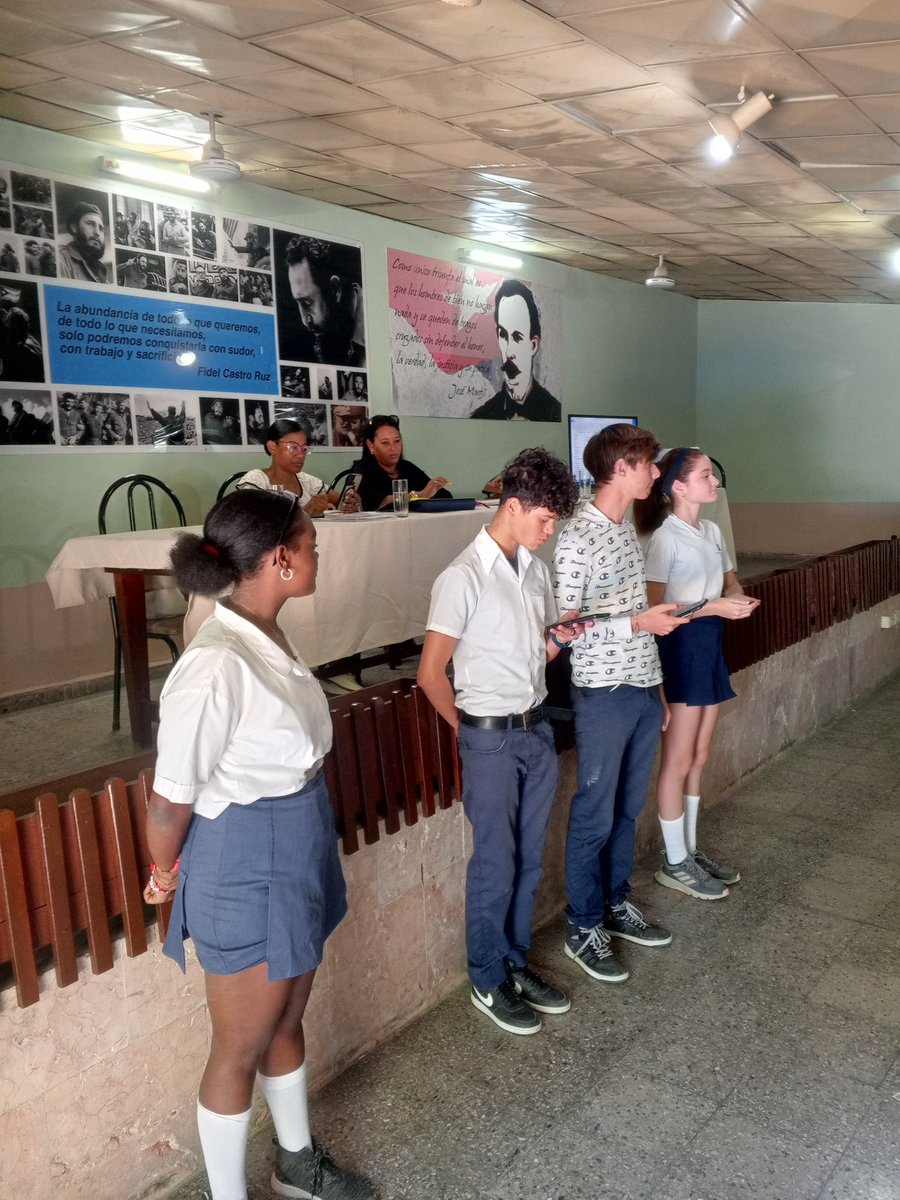 Se realiza la realiza la Reunión Metodológica de Directores de la Dirección General de Educación del municipio Cerro, con la presencia de los pioneros delegados a la Asamblea Pioneril 64 Aniversario.