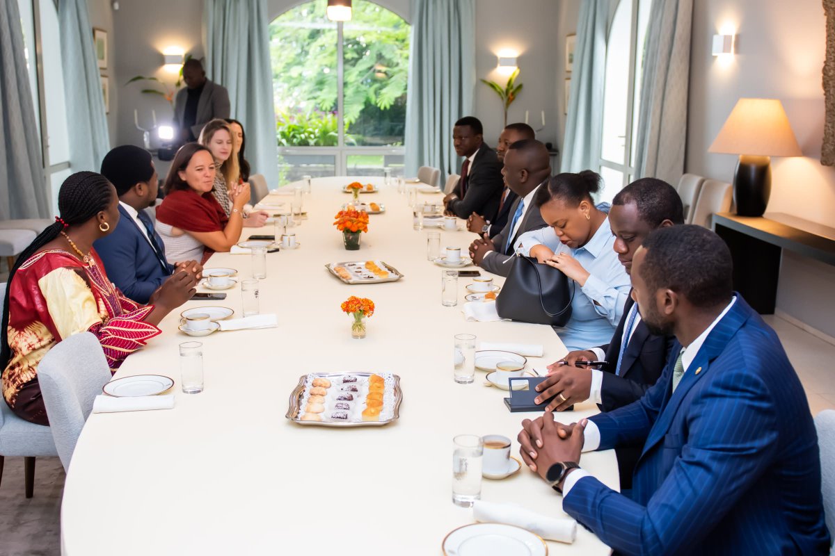 DIPLOMATIE PARLEMENTAIRE 

Nous avons été reçus par l'Ambassadrice du Royaume de Belgique ce jeudi 06 Mars 2025. Réunis au sein du Réseau des Jeunes Parlementaires, nous avons plaidé en faveur de la paix dans l'Est de notre pays dans le sens du Chef de l’Etat et de son