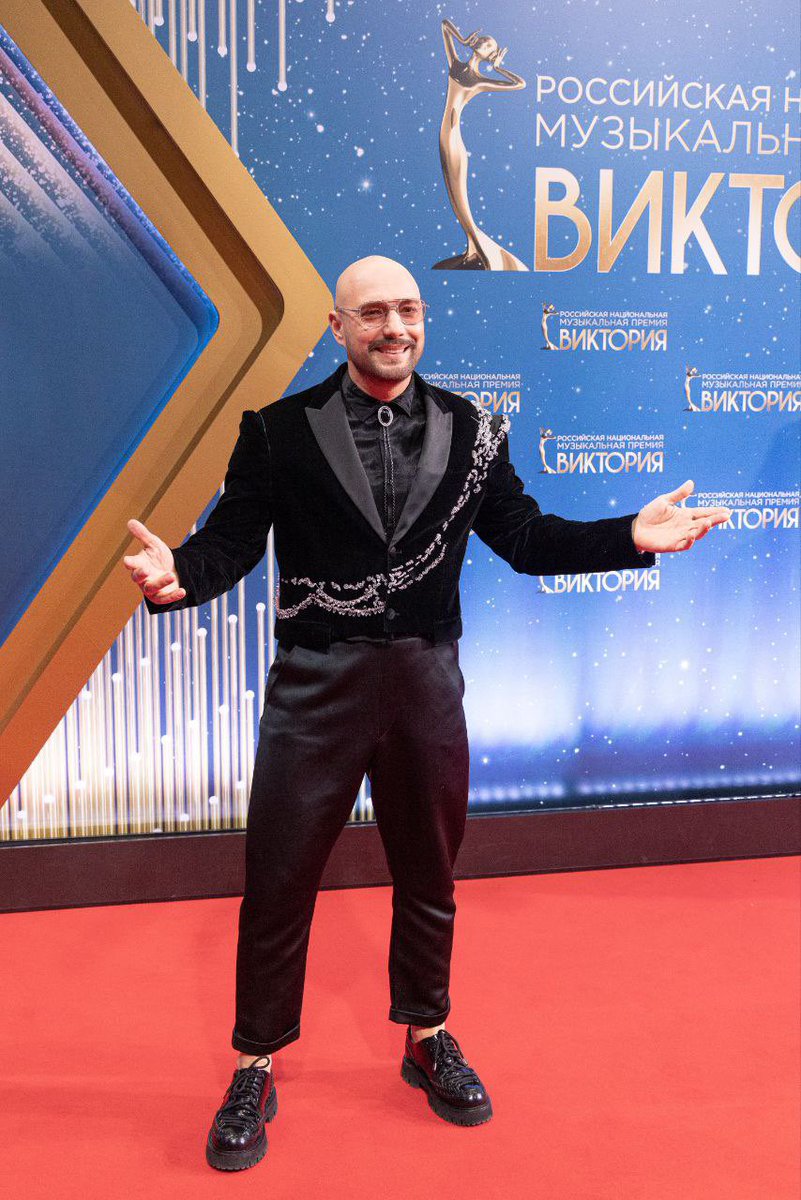 Меня часто спрашивают в чем секрет твоей мускулистой брутальности?

В том, что внутренне каждое моё действие сопровождается ударом хлыста - ХЩЫХ!
Остановил эболу - ХЩЫХ!, оказался во время на зуме - ХЩЫХ!

Используйте мой приём, ХЩЫХ!

t.me/victoriamusica…