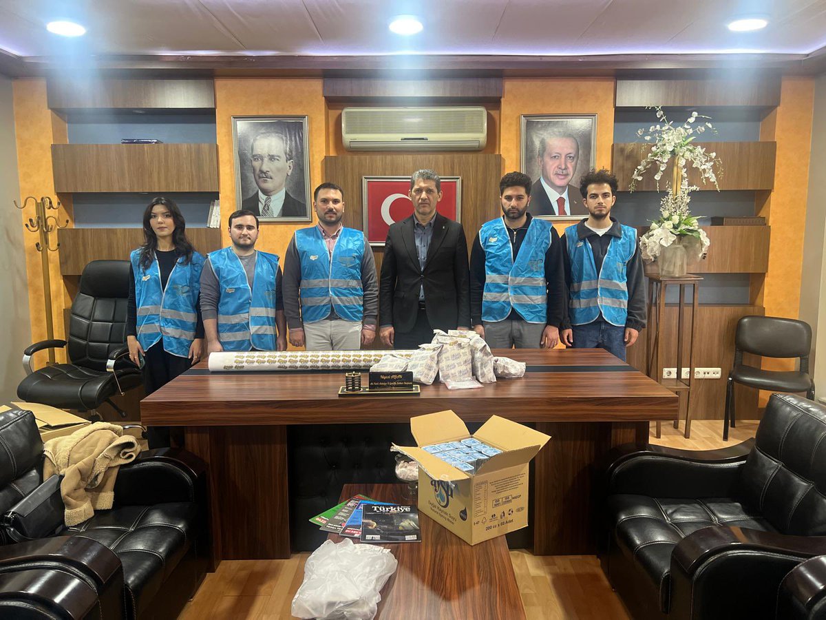 Genç Kardeşlerimizle birlikteyiz..
Ramazan boyunca her gün ‘İftara 5 Kala’ programı ile hemşehrilerimizin yanında olan kardeşlerimize teşekkür ediyoruz.