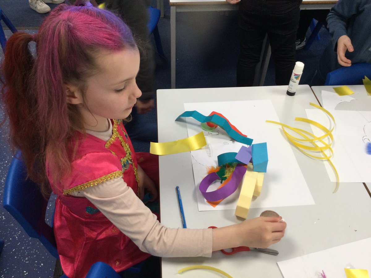 wolverham_rowan's tweet photo. Rowan class loved having parents and careers in to read at the end of the day. We also enjoyed using the library and making crazy hair pictures as part of our theme! https://t.co/CfXJFBbWj2