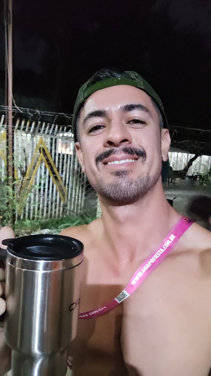 giogibax's tweet photo. Lembrança do carnaval hehe https://t.co/5vV4gvHGio
