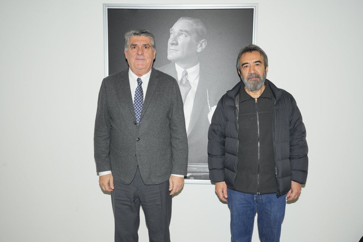 Beşiktaşlı Yönetmen Zeki Demirkubuz’dan Kulübümüze Ziyaret

🔗 bjk.com.tr/tr/haber/91148