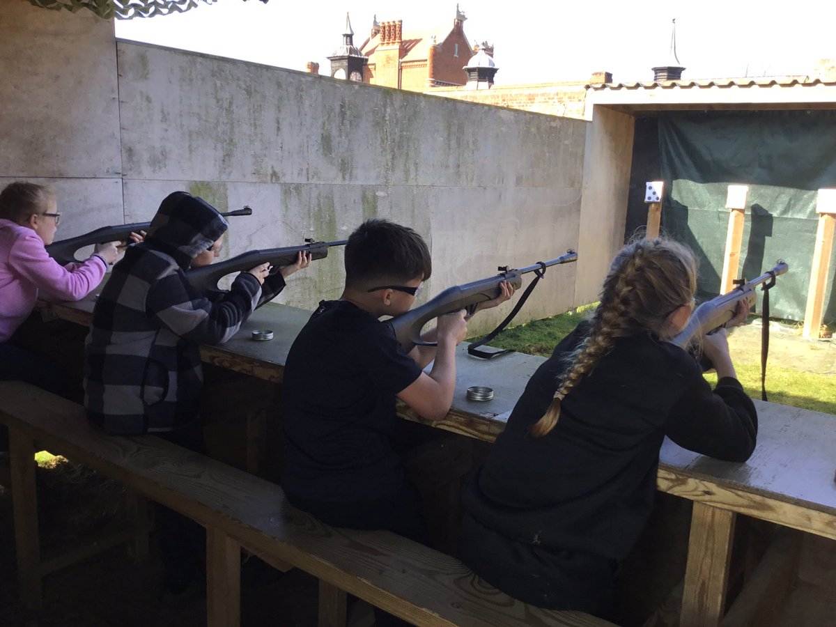 PrettygateJun's tweet image. Sharp focus at the range