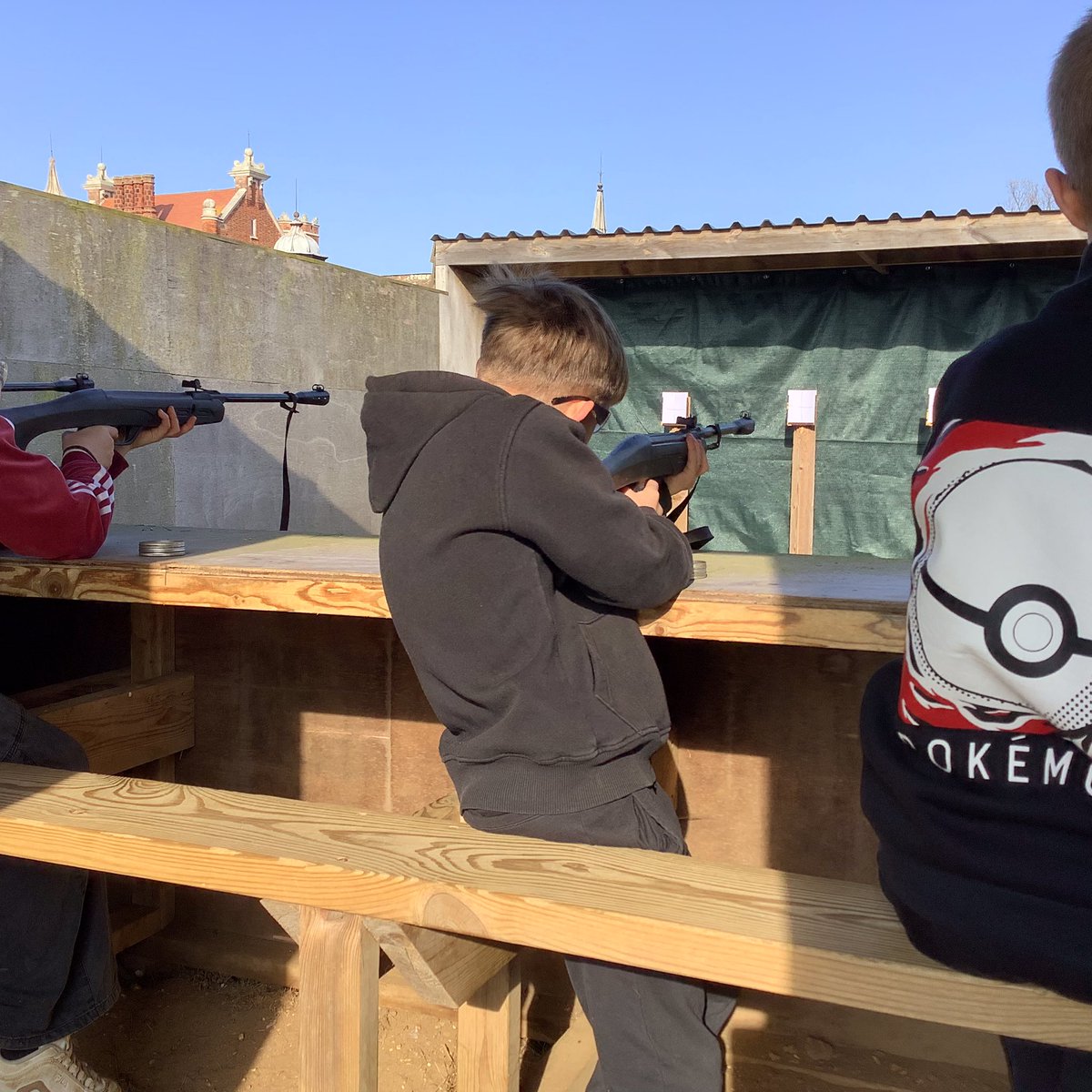 PrettygateJun's tweet image. Sharp focus at the range