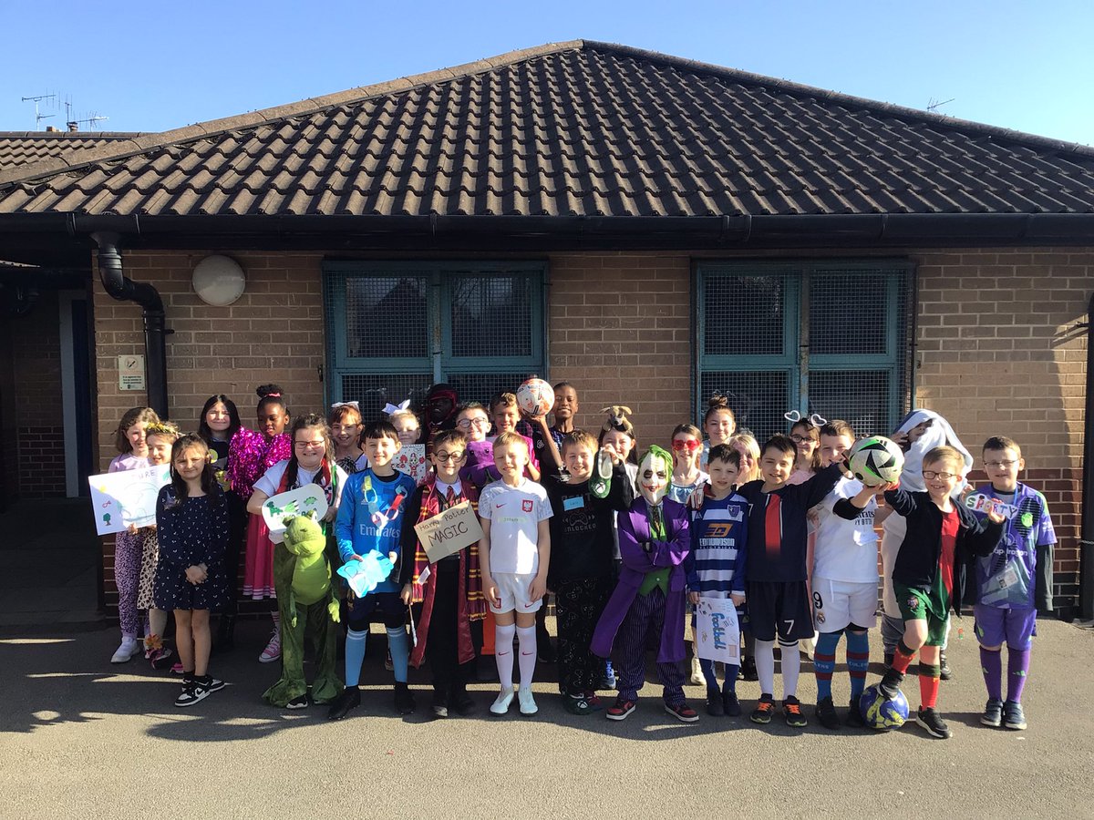 BuckinghamSch's tweet photo. #year4 World Book Day π #buckinghampd #buckinghamreading https://t.co/QsdmRVW0rZ