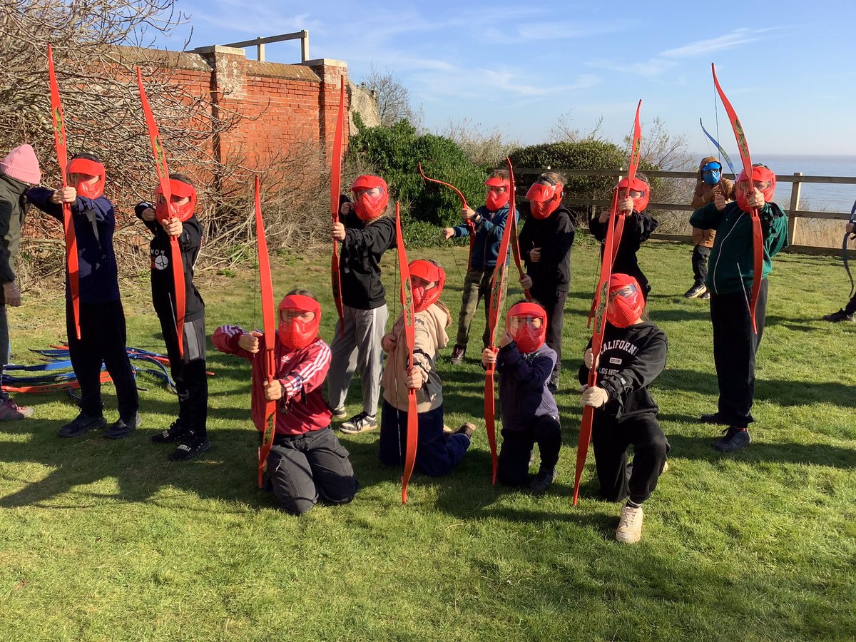 PrettygateJun's tweet image. More teams take each other on in the archery tag arena!