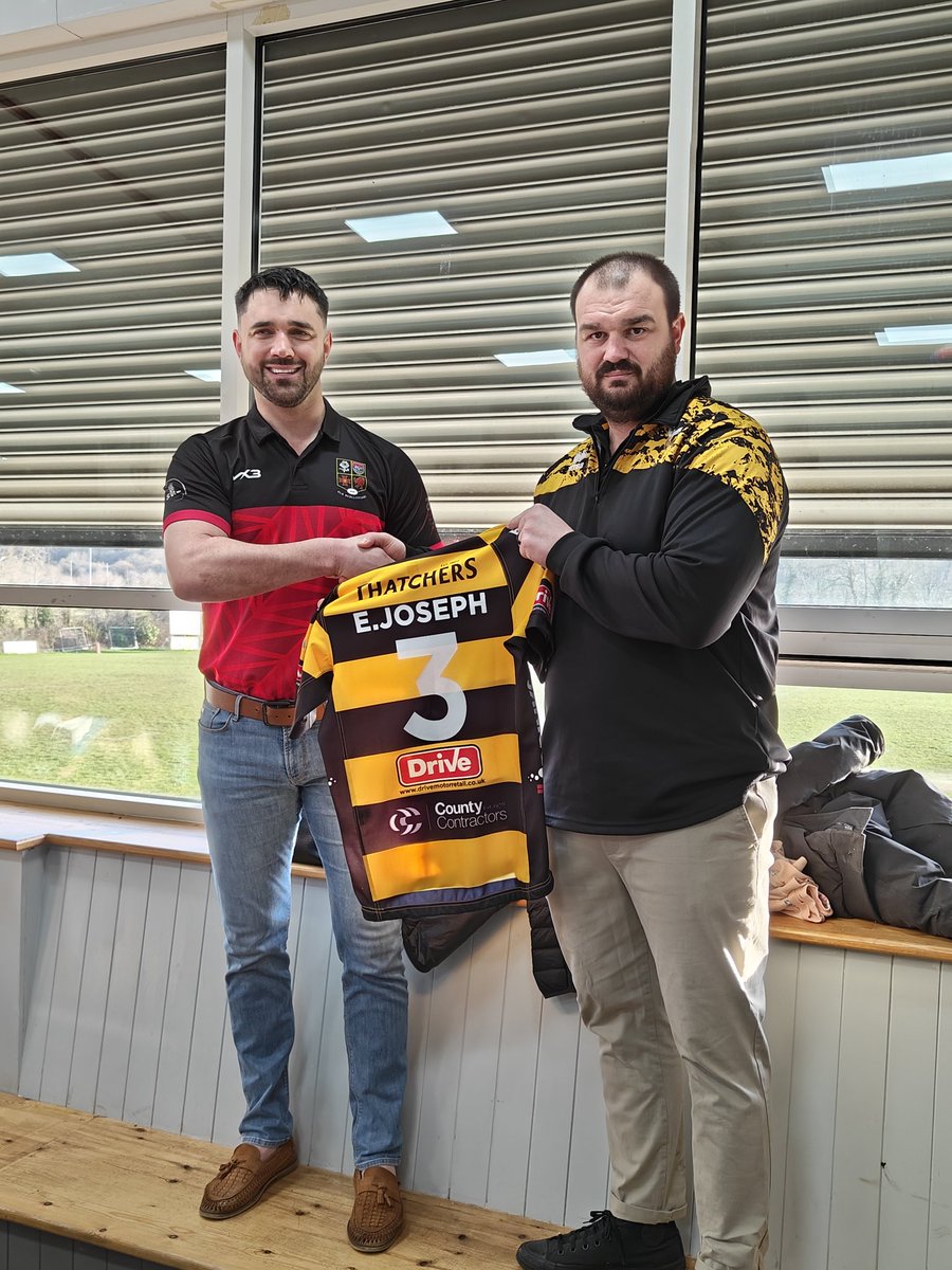 🪽 A Moment Of Class 👏

A big thank you to <a href="/hornets1962/">hornetsrfc</a> for this lovely gesture.

A Hornets jersey with Ellis's name and number on it presented to us after the fixture last weekend. Proving the Rugby community is the best ❤️

#UTR #TryForEllis #rugbyfamily #ej3 <a href="/Natleague_rugby/">National League Rugby</a>