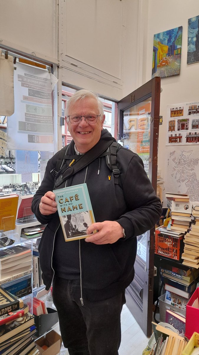 JEBooksHull's tweet photo. The happiest of #worldbookday2025 to you all. How lucky we are if we enjoy reading, pass it on and let everyone know xxx https://t.co/z41O7MTNGn