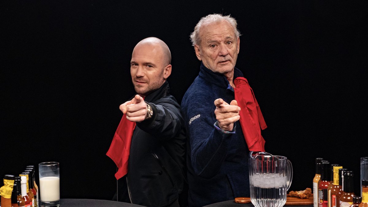 Here’s Bill Murray baby stepping his way thru the world’s spiciest wings on an all new Hot Ones youtu.be/RUyryfKyQgU?si…