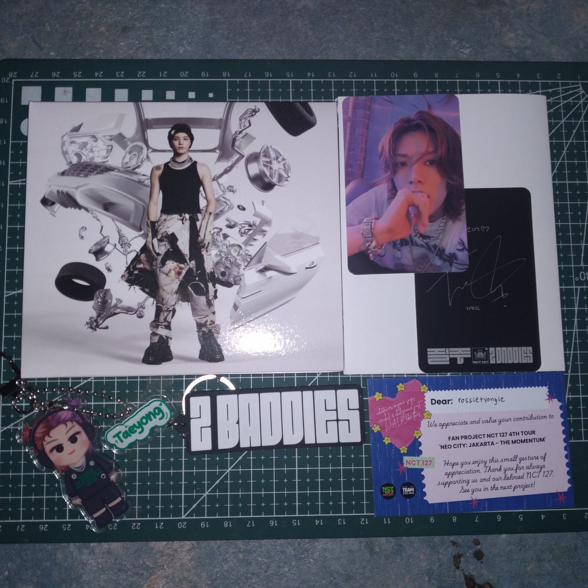 je— (@rossietyongie) on Twitter photo 💌: today's mail
walau hatiku masih galau, tapi sudah mencoba ikhlas 🥲
thank you <a href="/NCT127Project/">NCT 127 Project</a> gift nya udh dateng 😍 alhamdulillah dapet cover taeyong, tapi aku lagi kurang beruntung juga haha 💌: today's mail
walau hatiku masih galau, tapi sudah mencoba ikhlas 🥲
thank you <a href="/NCT127Project/">NCT 127 Project</a> gift nya udh dateng 😍 alhamdulillah dapet cover taeyong, tapi aku lagi kurang beruntung juga haha