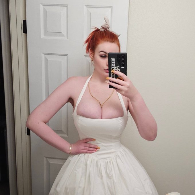Be honest, how do my boobs look in this dress? ? https://t.co/aWoCmA8KLp https://t.co/eYcSyalCLF