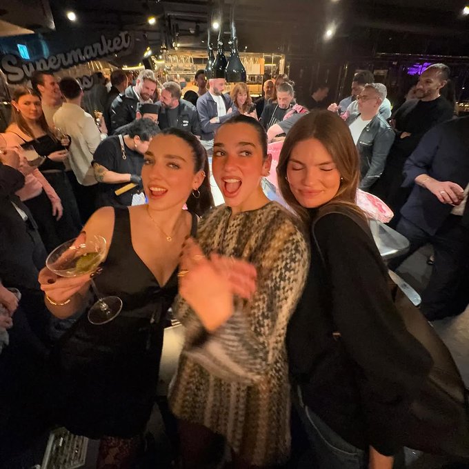 LCDLF4VIP's tweet image. "Celebrating the best last night ❣️
@ dukagjinlipa"
DUA LIPA VIA X