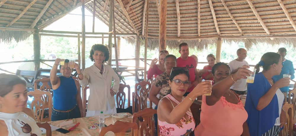En esta mañana en el consejo de dirección de la DGE se le realiza homenaje a las mujeres empoderadas de este organismo por el día de la mujer en #PalmaSoriano #SantiagoDeCuba
