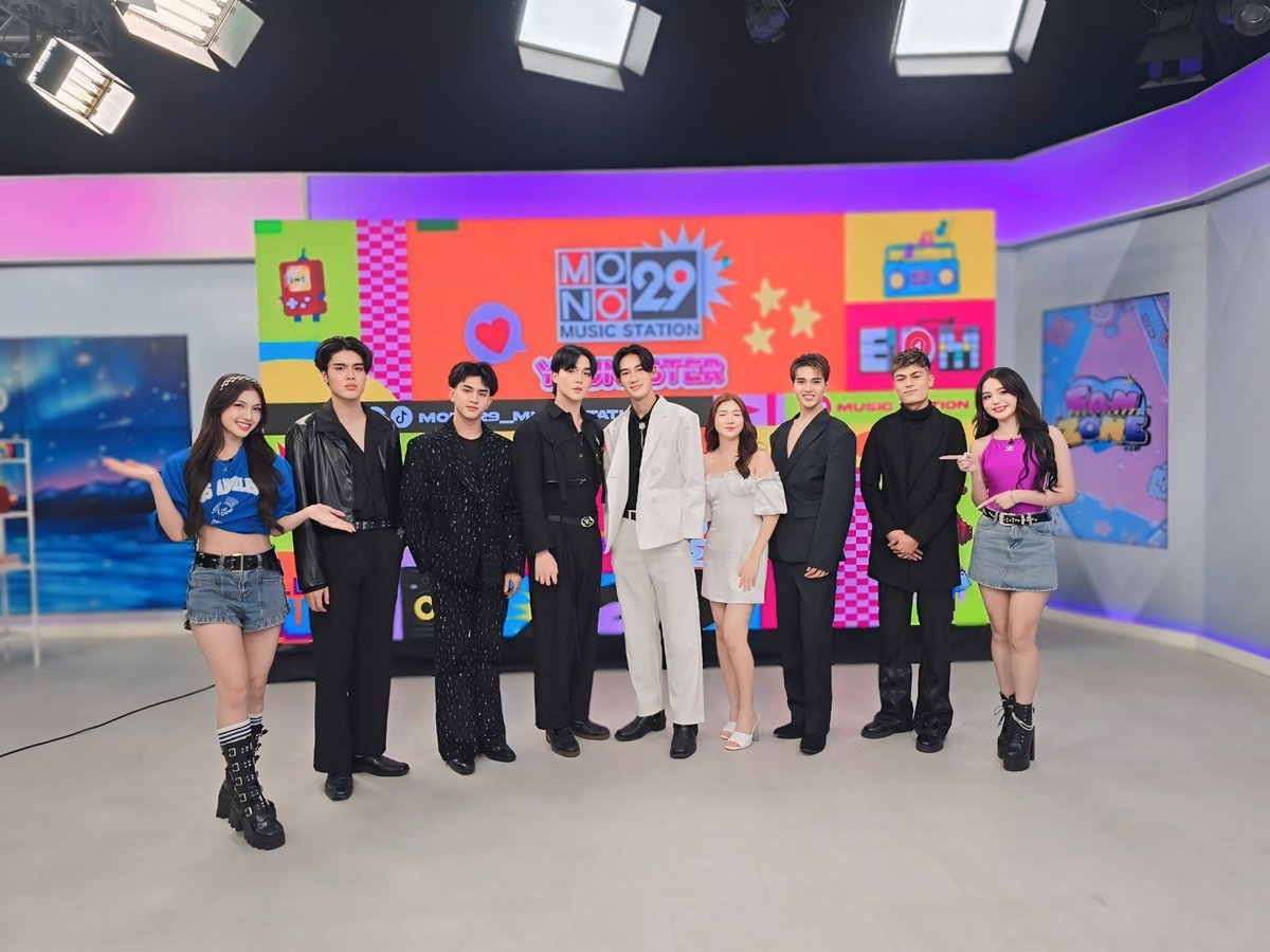 DFJent's tweet image. Blessing of Love x Fanzone Mono29 ดูย้อนหลังได้ทาง Facebook Mono29 MusicStation 

#Blessingoflove 
#DFJENTERTAIMMENT 
#JAMACUZ 
#HOPUIPUN 
#CHECHINNNN 
#NICESPK 
#SAVEPADONDET