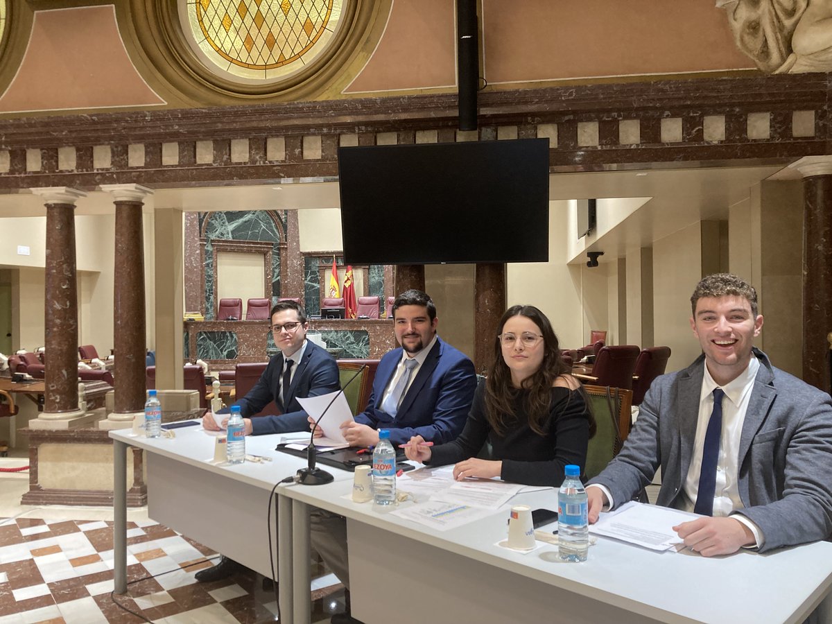 UCAM Universidad (@ucam) on Twitter photo 🗣️🎓 El Club de Debate de la UCAM ha participado en un evento organizado por la Asamblea Regional con motivo del #DíaInternacionalDeLaMujer.
📍 En el Patio de las Comarcas, nuestros estudiantes debatieron con los alumnos de la <a href="/UMU/">Universidad Murcia</a> sobre los estereotipos de género en la 🗣️🎓 El Club de Debate de la UCAM ha participado en un evento organizado por la Asamblea Regional con motivo del #DíaInternacionalDeLaMujer.
📍 En el Patio de las Comarcas, nuestros estudiantes debatieron con los alumnos de la <a href="/UMU/">Universidad Murcia</a> sobre los estereotipos de género en la
