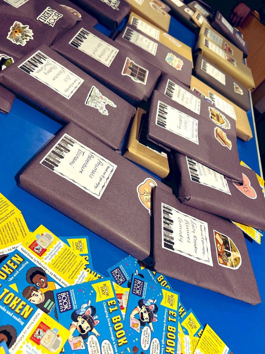AshHillAcademy's tweet image. The free mystery books for #WorldBookDay were a huge hit! 

So many happy faces and excited readers, nothing better than the joy of a surprise book! 

#ReadingForPleasure #BookMagic