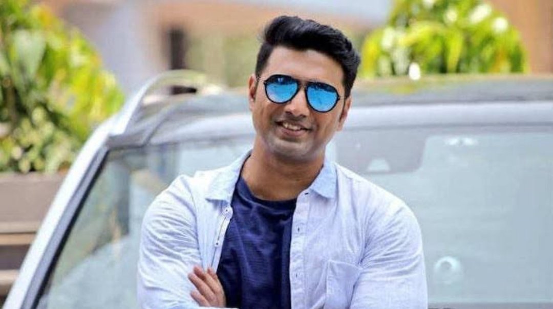 CineBuff2003's tweet image. Dear @idevadhikari Da, amra #Devians ra shotti khushi je #Dhumketu release hote choleche, but jotokkhon na tumi nijer theke ei cinema niye officially post korcho, amra kintu 💯% sure hote parbona... So tomar response ta khubi important amader kache🥺🙏

#Dev47 #Dhumketu