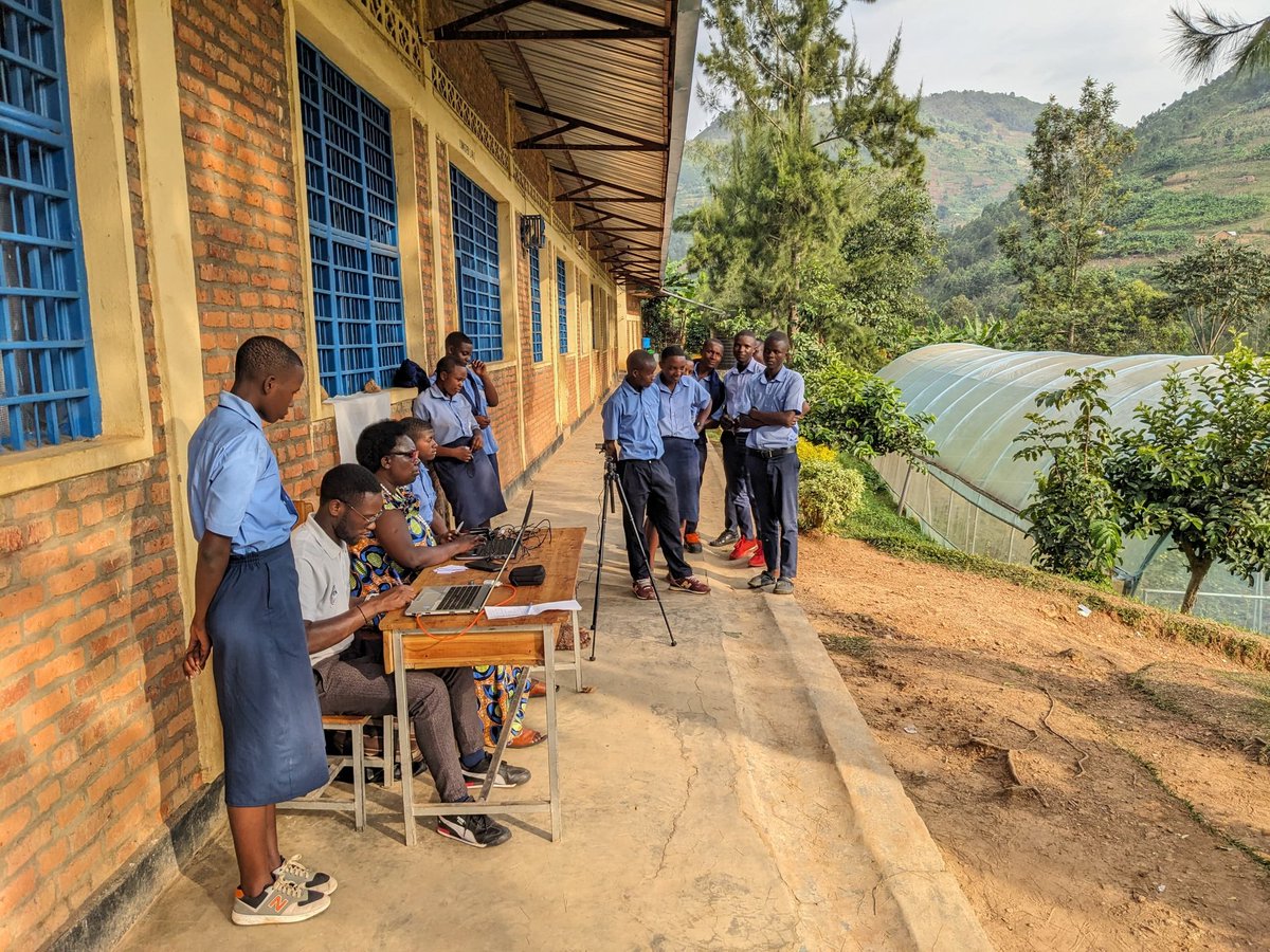 <a href="/GashenyiSector1/">GASHENYI Sector Official Page</a> hagamijwe kwegereza Abanyeshuri serivisi zo gufotorwa kugirango babonye #Indangamuntu @NIDA, uyu munsi umukozi ushinzwe irangamimerere yafotoye abanyeshuri 34 mu ishuri rya GS Nyacyina. <a href="/RwandaLocalGov/">Ministry of Local Government | Rwanda</a> <a href="/GakenkeDistrict/">Gakenke District</a> <a href="/gahundemaurice/">Maurice Mugabowagahunde</a> <a href="/muka_vestine/">Vestine Mukandayisenga</a> <a href="/inzizaJbosco/">NKURUNZIZA J.Bosco,</a>