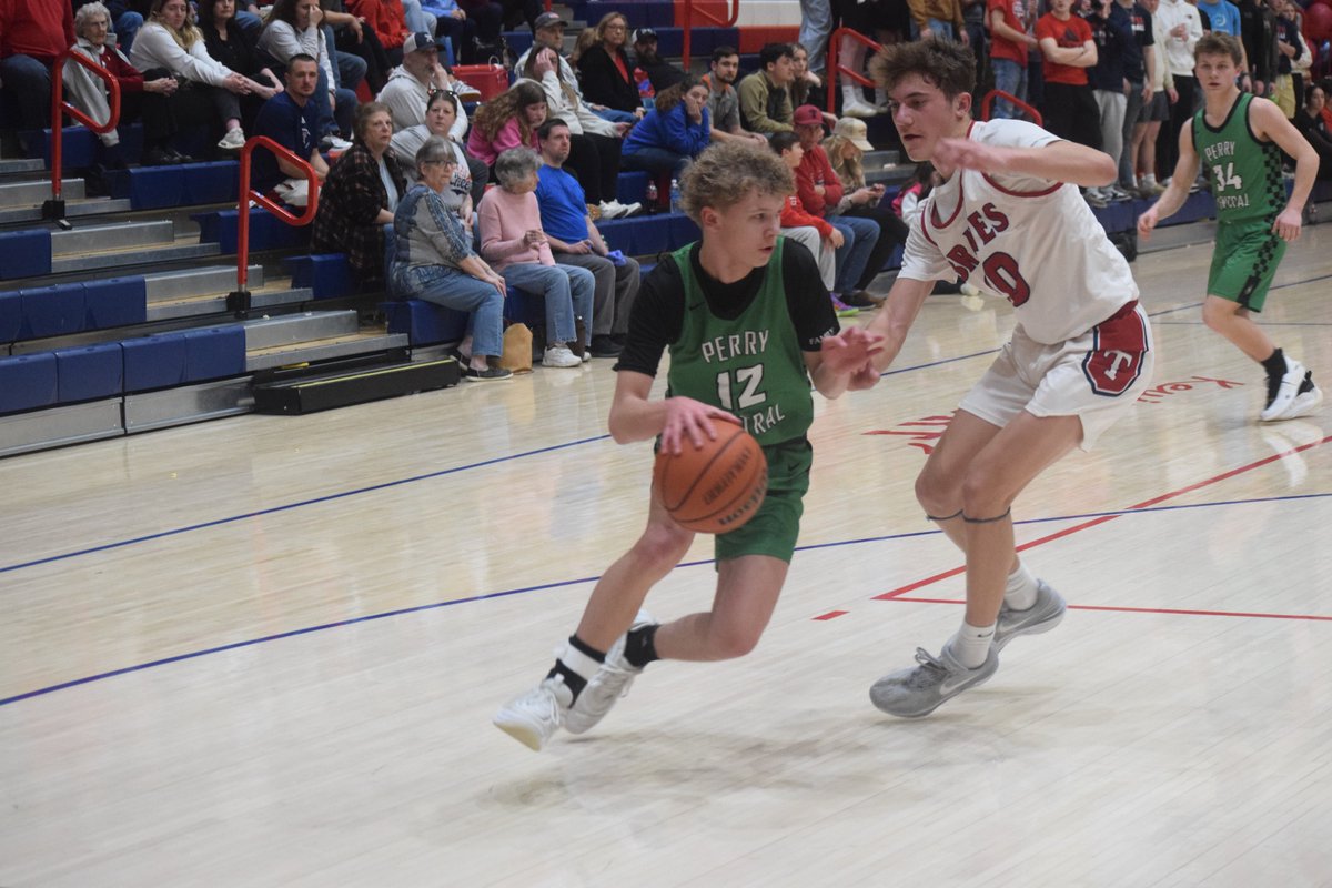 PCN Sports (@sportspcn) on Twitter photo Gage Clark of <a href="/PCCommodores/">PCCommodores</a> <a href="/hoopscoachJL/">Jeff Litherland</a> <a href="/CommodoreBBall/">Perry Central Boys Basketball</a> received the honor of the 2025 Indiana Basketball Coaches Association Heart of a Champion.
Clark will receive a scholarship to attend a Point Guard College Camp for free this summer. Gage Clark of <a href="/PCCommodores/">PCCommodores</a> <a href="/hoopscoachJL/">Jeff Litherland</a> <a href="/CommodoreBBall/">Perry Central Boys Basketball</a> received the honor of the 2025 Indiana Basketball Coaches Association Heart of a Champion.
Clark will receive a scholarship to attend a Point Guard College Camp for free this summer.