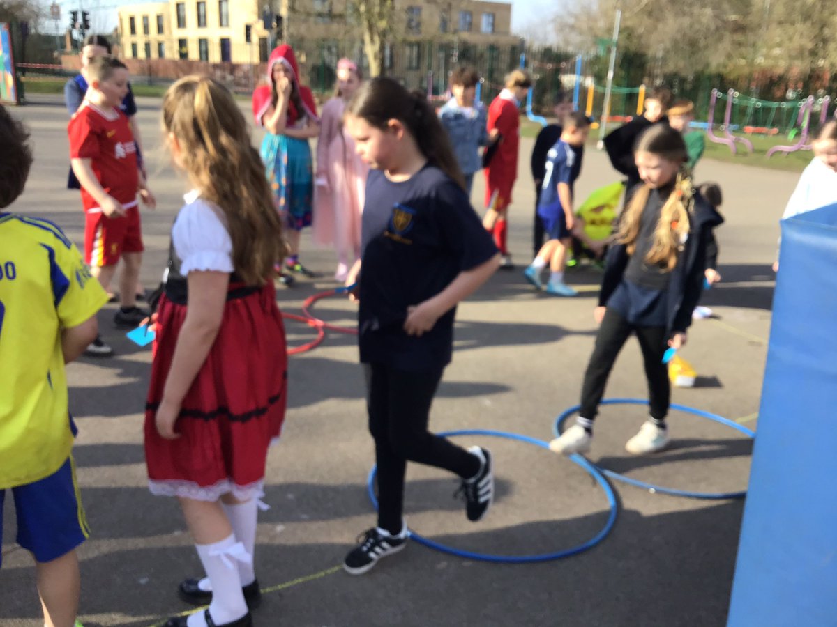 StEdwards_C4's tweet image. We have been trying to understanding the circulatory system in #stedwardsscience in a more active way outside this afternoon ☀️