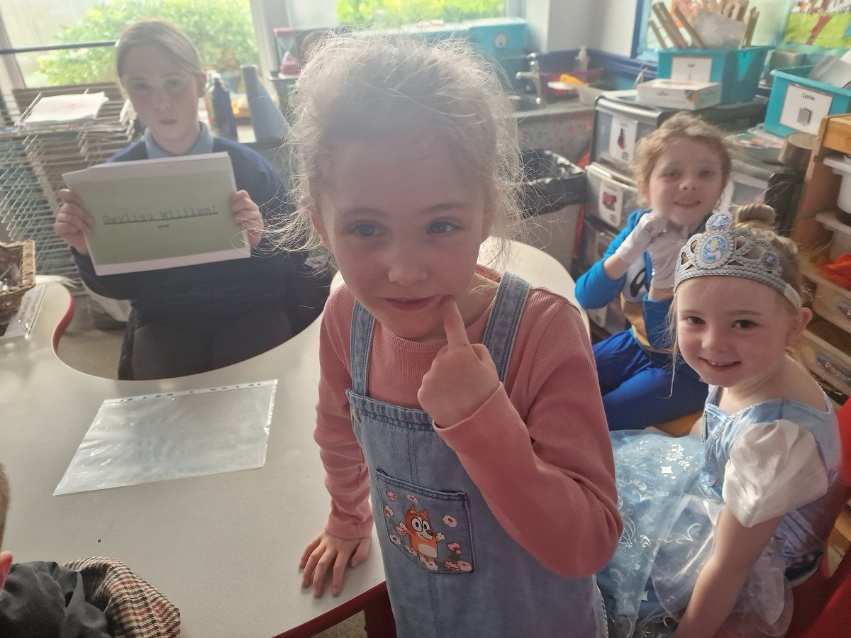 Ysgol Llanllechid (@ysgllanllechid) on Twitter photo Disgyblion <a href="/DyffrynOgwen/">Ysgol Dyffryn Ogwen</a> yn cael hwyl hefo ni bore yma. 👏
<a href="/Diwrnodyllyfr/">Diwrnod y Llyfr</a>
<a href="/WorldBookDayUK/">World Book Day UK 📚</a>
Mae darllen yn bwysig!!
@RhAG1
#hoffillyfrau
<a href="/CyngorGwynedd/">Cyngor Gwynedd</a>
<a href="/AddysguCymru/">Addysgu Cymru</a>
<a href="/LlC_Addysg/">Llywodraeth Cymru Addysg</a> Disgyblion <a href="/DyffrynOgwen/">Ysgol Dyffryn Ogwen</a> yn cael hwyl hefo ni bore yma. 👏
<a href="/Diwrnodyllyfr/">Diwrnod y Llyfr</a>
<a href="/WorldBookDayUK/">World Book Day UK 📚</a>
Mae darllen yn bwysig!!
@RhAG1
#hoffillyfrau
<a href="/CyngorGwynedd/">Cyngor Gwynedd</a>
<a href="/AddysguCymru/">Addysgu Cymru</a>
<a href="/LlC_Addysg/">Llywodraeth Cymru Addysg</a>