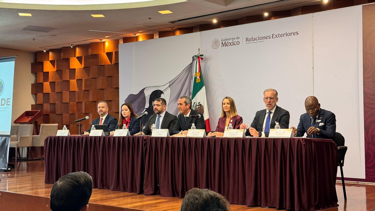 🤝📄Inicia la firma de convenio entre la <a href="/Amaie_Mexico/">AMAIE México</a>  y la <a href="/amsdemex/">AMSDE</a>. 

Este acuerdo refuerza la cooperación internacional y el desarrollo económico de los estados.

🧵⬇️