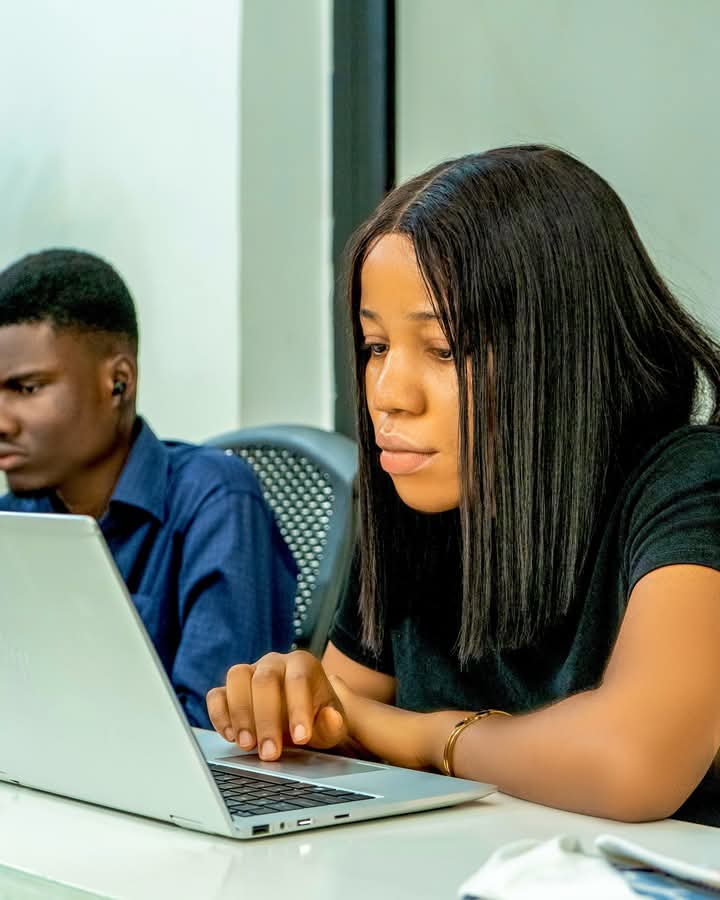 Henryglowz's tweet image. POV: You told yourself, “Let me quickly check something,” and boom it’s five hours later. 🤡💻
 fully locked in, eyes glued to the screen like we’re solving the world’s biggest mystery. 

🤣 But hey, at least  had a productive day.

#silicondelta #silicontech #coworkingspaceinph