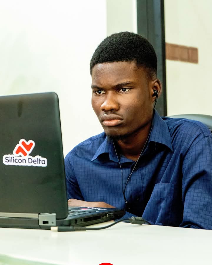 Henryglowz's tweet image. POV: You told yourself, “Let me quickly check something,” and boom it’s five hours later. 🤡💻
 fully locked in, eyes glued to the screen like we’re solving the world’s biggest mystery. 

🤣 But hey, at least  had a productive day.

#silicondelta #silicontech #coworkingspaceinph