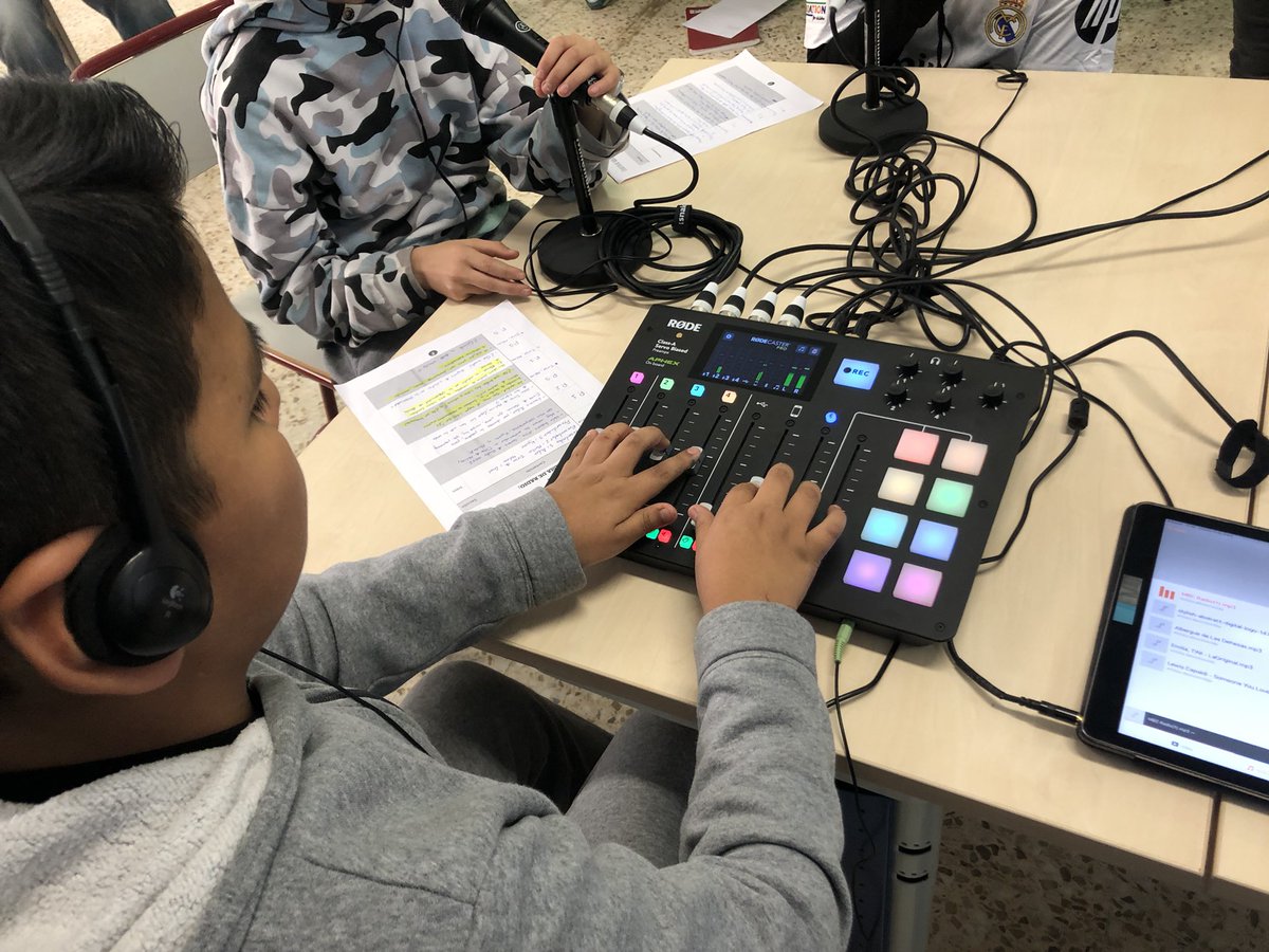 📻📚 ¡12 nuevos podcasts en nuestra radio escolar! 🎙️ El alumnado de Tercer Ciclo ha investigado y creado increíbles biografías literarias sobre grandes autores y autoras. Formato entrevista🌟

🔗 Escúchalo aquí: tercerciclo.bartolomecossio.com/2025/02/27/pod…

#RadioEscolar