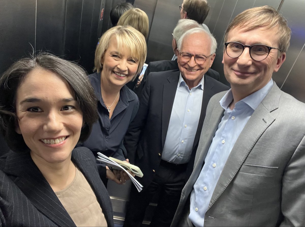 Jessica Berlin (@berlin_bridge) on Twitter photo Die Zeiten sind schlecht. Aber das Gespräch war gut.
Danke <a href="/AnkePlaettner/">Anke Plättner</a> <a href="/ischinger/">Wolfgang Ischinger</a> Sönke Neitzel für die spannende <a href="/phoenix_de/">phoenix</a> Runde: „Europa unter Zugzwang – Wie weiter ohne die USA?“
m.youtube.com/watch?v=gdV24M… Die Zeiten sind schlecht. Aber das Gespräch war gut.
Danke <a href="/AnkePlaettner/">Anke Plättner</a> <a href="/ischinger/">Wolfgang Ischinger</a> Sönke Neitzel für die spannende <a href="/phoenix_de/">phoenix</a> Runde: „Europa unter Zugzwang – Wie weiter ohne die USA?“
m.youtube.com/watch?v=gdV24M…