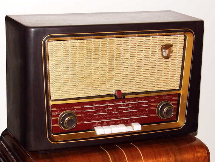 fresh audio product:

• Ben Tarnoff on tech worker militancy, the bosses’ crackdown and hard turn to the right 
• Jodi Dean, author of Capital’s Grave, on neofeudalism

leftbusinessobserver.com/Radio.html#S25…