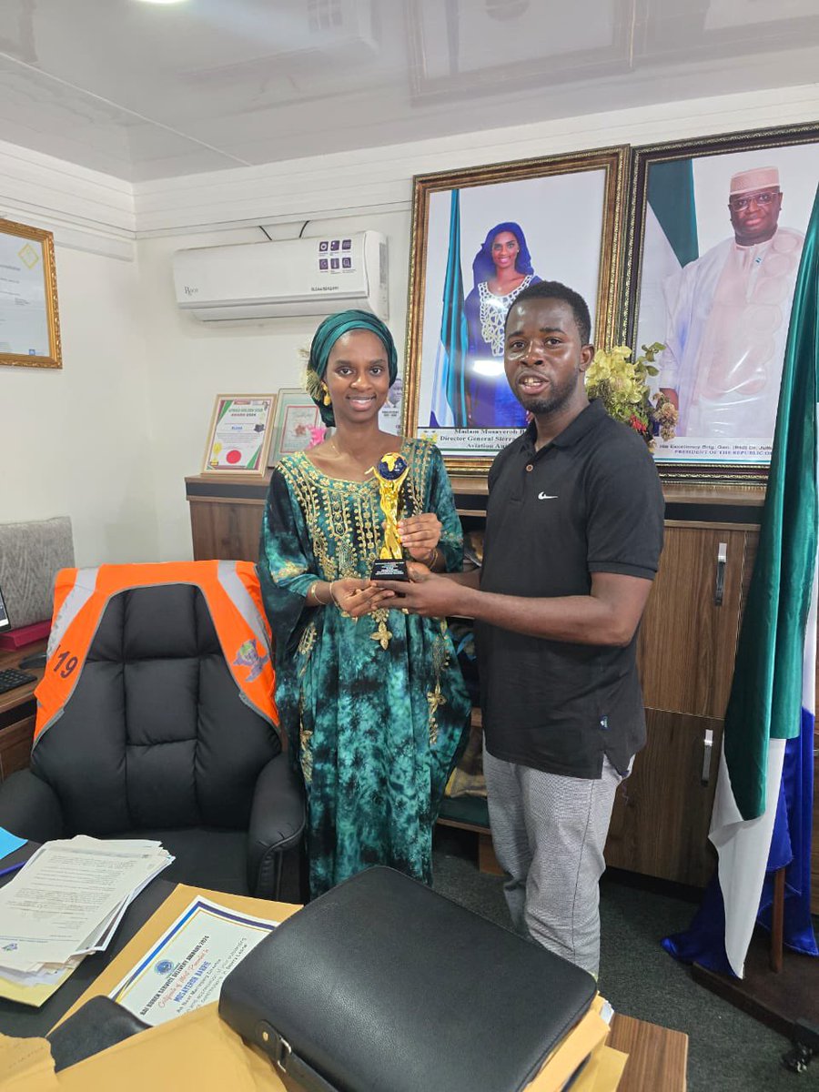 BarrieMusayeroh's tweet photo. Honored to receive the Bai Bureh Service Delivery Award for my contributions to Sierra Leone's development. Very proud of the incredible work they are doing in the Port Loko district. Their youth-led initiatives are truly inspiring. https://t.co/YNtP72CDbc