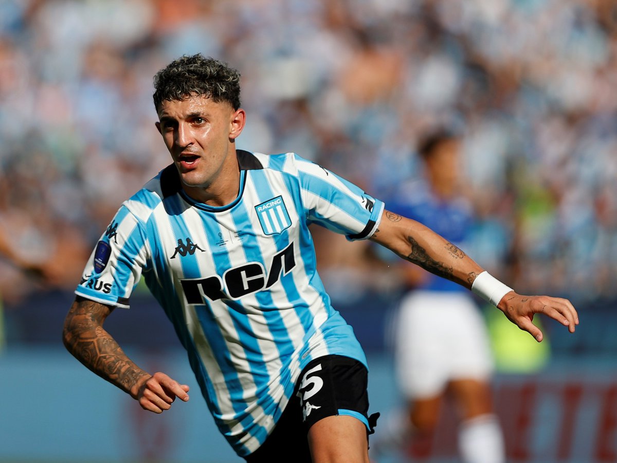 RacingOnline2's tweet photo. "Pude hablar con Costas. Lo enfrenté y le dije que me diga qué era lo que quería de mí. Le confesé que quería jugar, que quería tener minutos. Y esa charla me ayudó a crecer", Martirena en #ElEquipoDeJose. https://t.co/0o5QfSn6xE