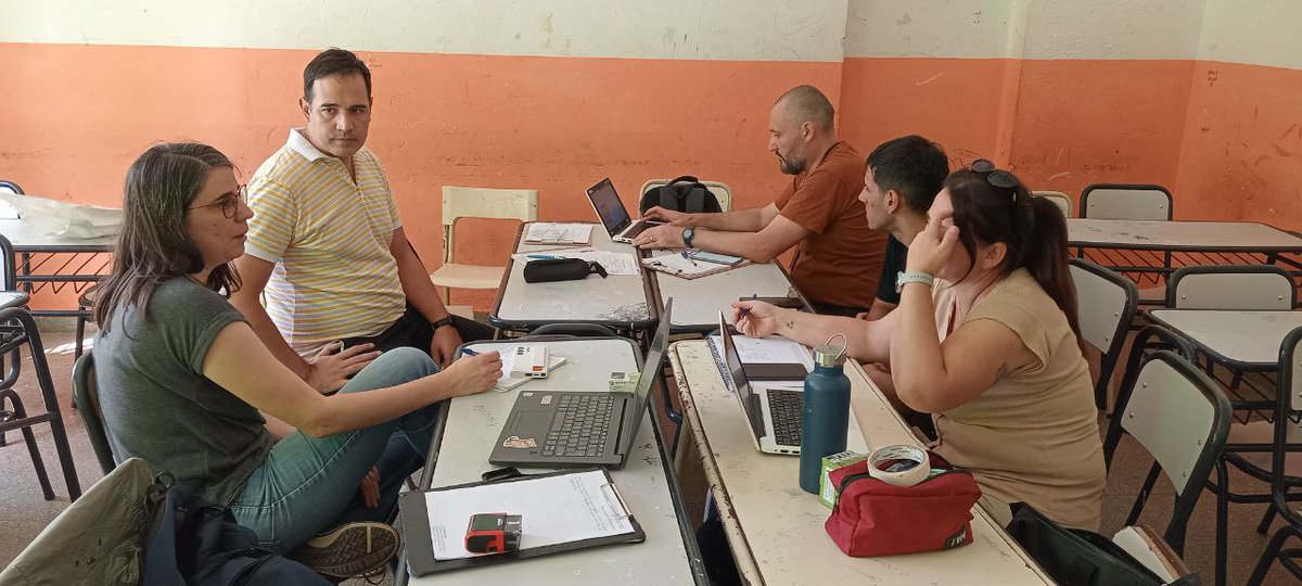 Reunión de equipo distrital de #LomasDeZamora para planificar la estrategia de implementación de las líneas de acción <a href="/DTE_BA/">Tecnología Educativa BA</a> en las escuelas del distrito.

<a href="/AlbertoSileoni/">Alberto Sileoni</a> <a href="/BAeducacion/">Educación PBA</a> <a href="/Barbr_torti/">Bárbara Torti</a> <a href="/HernanCalabrese/">Hernán Calabrese</a> <a href="/pablourquizaok/">Pablo Urquiza</a> <a href="/salbarracin/">Santiago Albarracín</a>