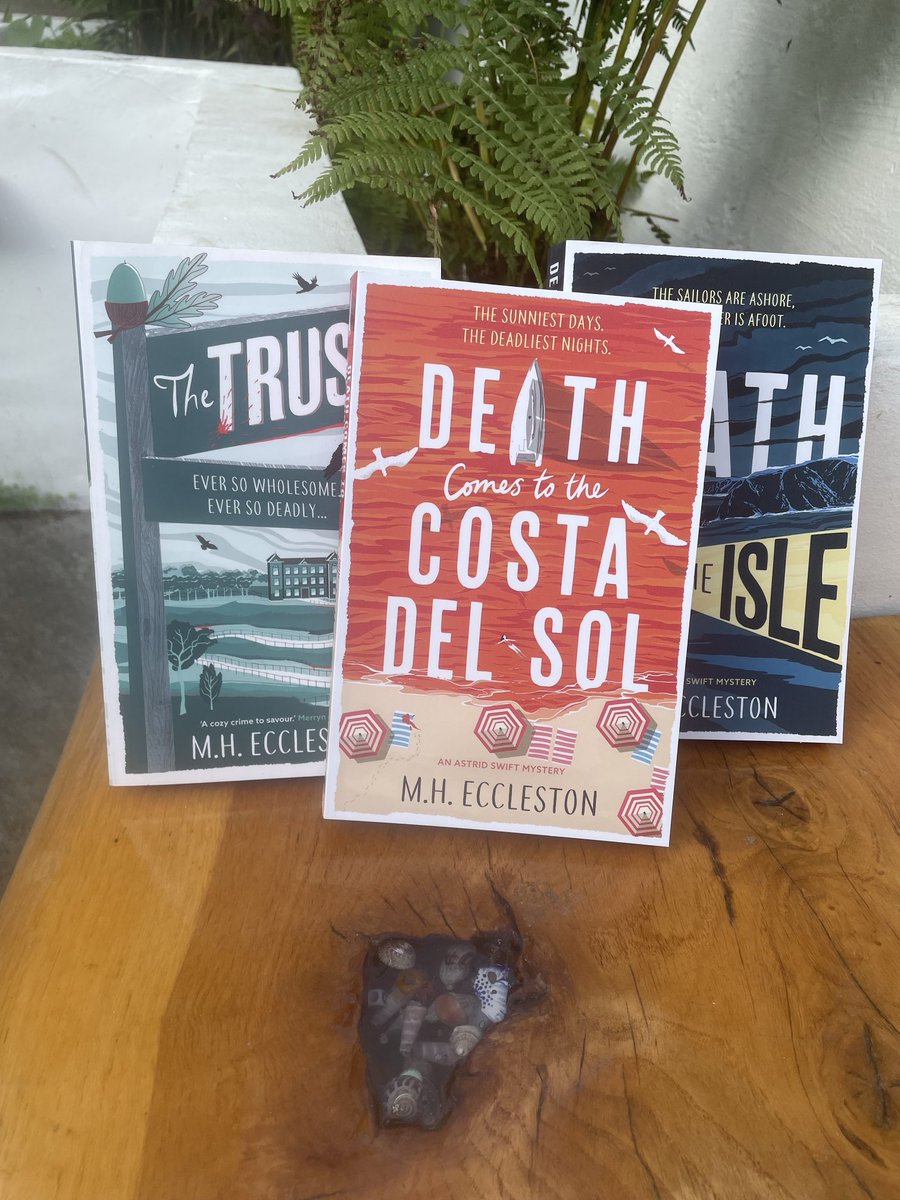 Some light reading for lighter days 🌞
#cosycrime #booktwitter