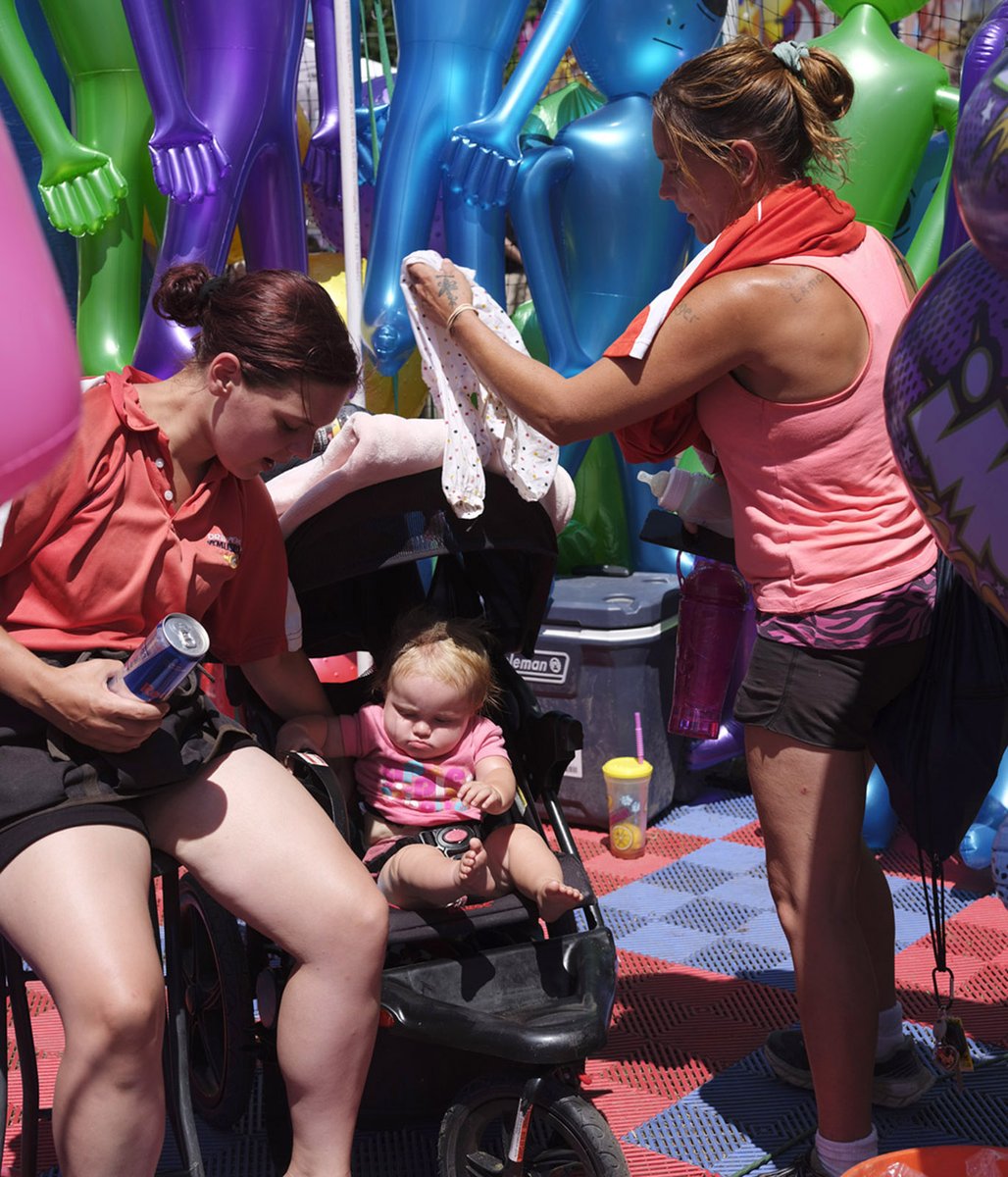 Maureen Drennan ⁠
DREAMLAND⁠
solo exhibition⁠
@maureenrdrennan⁠
⁠
Hours: Thur-Sat 12-6pm⁠
⁠⁠
#maureendrennan ⁠
#DREAMLAND⁠
#soloexhibition⁠
#fieldprojects