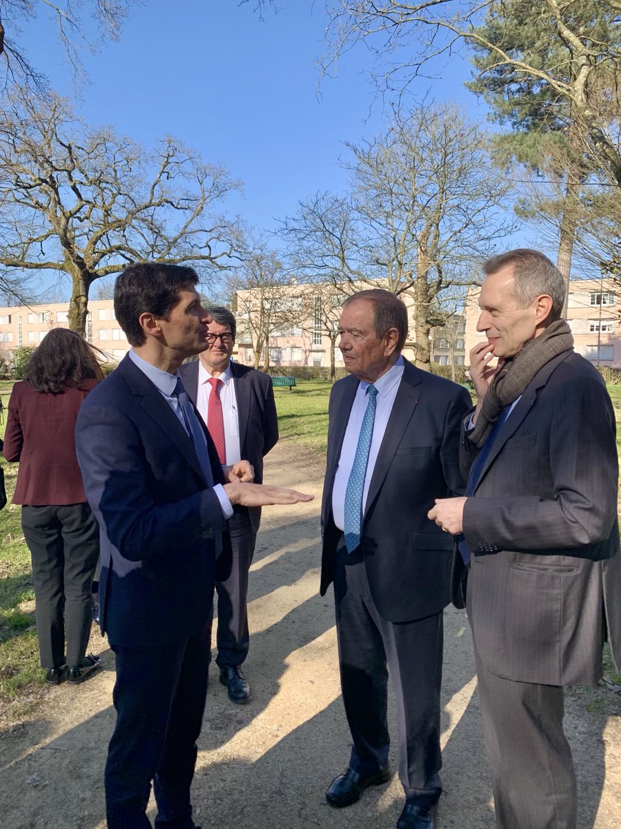 Stéphanie Givernaud (@sgivernaud) on Twitter photo Le Maire de Châtenay-Malabry Carl Segaud accueillait aujourd’hui le Président de la <a href="/GrandParisMGP/">Métropole du Grand Paris</a> <a href="/patrick_ollier/">Patrick OLLIER</a> pour une visite de la Cité Jardin. Des échanges fructueux et de nouvelles avancées en perspective ! Le Maire de Châtenay-Malabry Carl Segaud accueillait aujourd’hui le Président de la <a href="/GrandParisMGP/">Métropole du Grand Paris</a> <a href="/patrick_ollier/">Patrick OLLIER</a> pour une visite de la Cité Jardin. Des échanges fructueux et de nouvelles avancées en perspective !